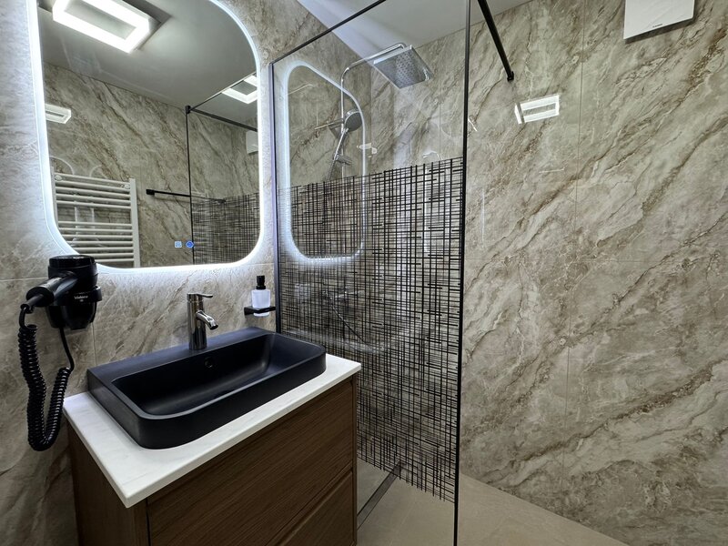 Aviatiei metrou, centrala proprie.